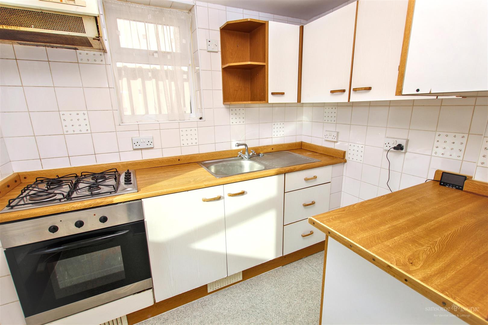 3 bed property in Blandford Road, Reading